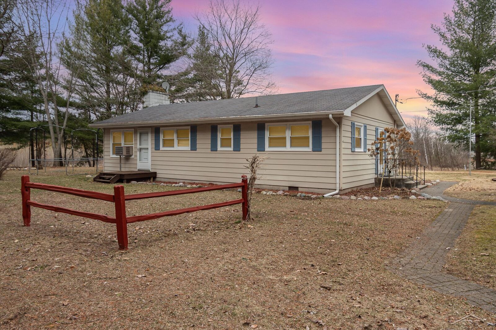 Property Photo:  544 Woodby Road  MI 48612 
