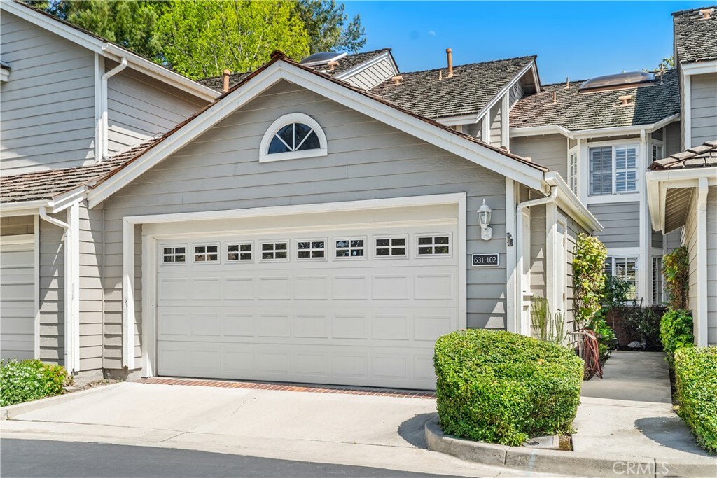 Property Photo: 631 Holbrook Court 102 CA 90803