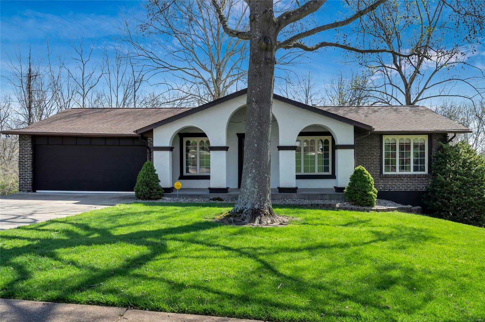 5010 Barbagallo Drive  St Louis MO 63129 photo