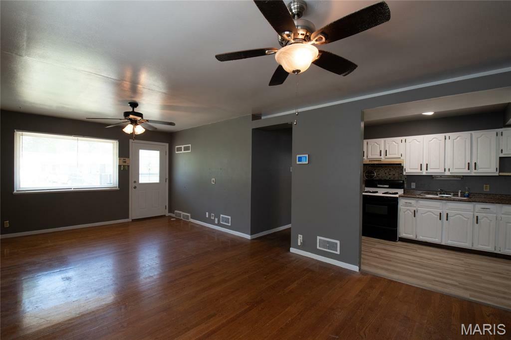 Property Photo: 135 Dundee Circle MO 63137