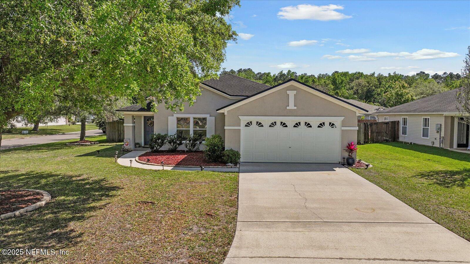 Property Photo: 1401 Heather Court FL 32092