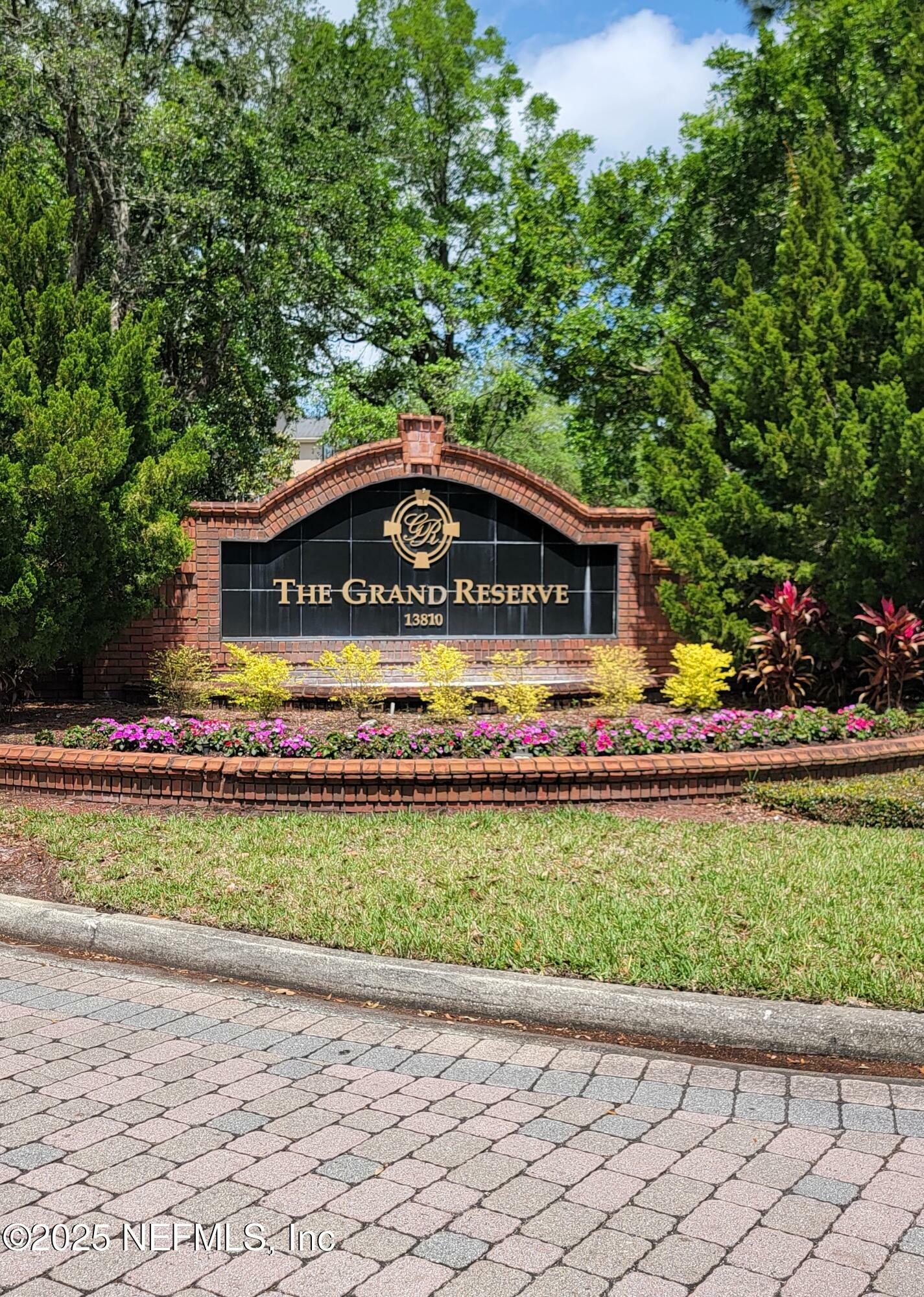 Property Photo: 13810 N Sutton Park Drive 1222 FL 32224