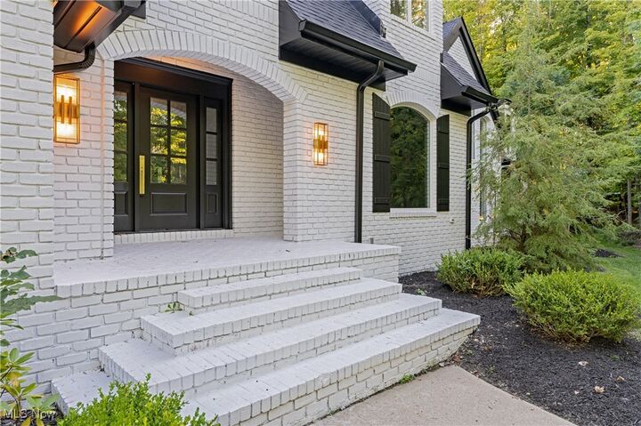 Property Photo:  1463 Reserve Drive  OH 44333 