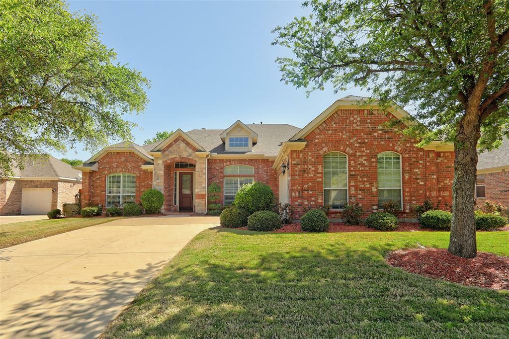 Property Photo: 700 Walnut Hollow Drive TX 76063