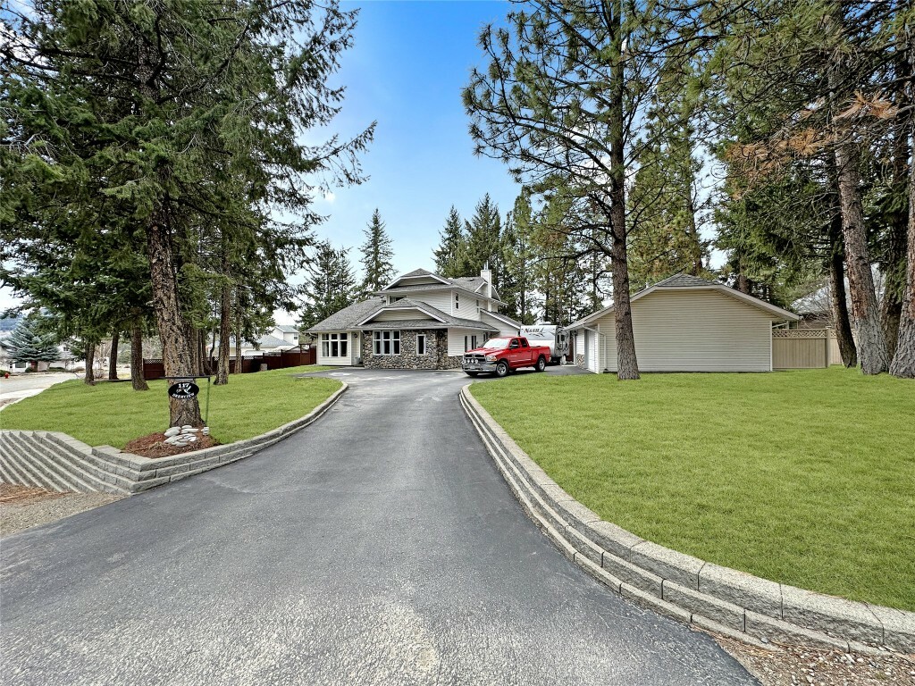 Property Photo: 117 Deerview Crescent BC V0X 1W0