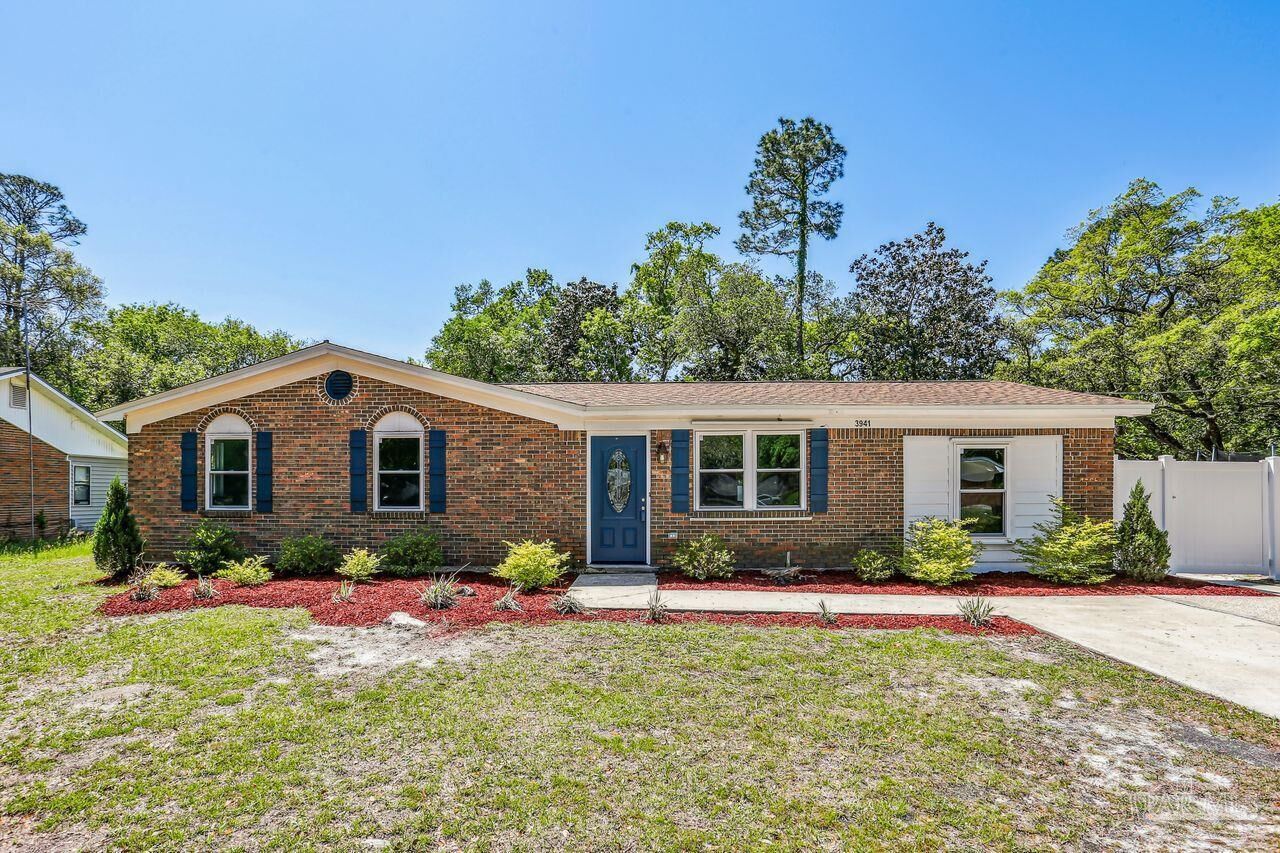 Property Photo: 3941 Baybrook Dr FL 32571