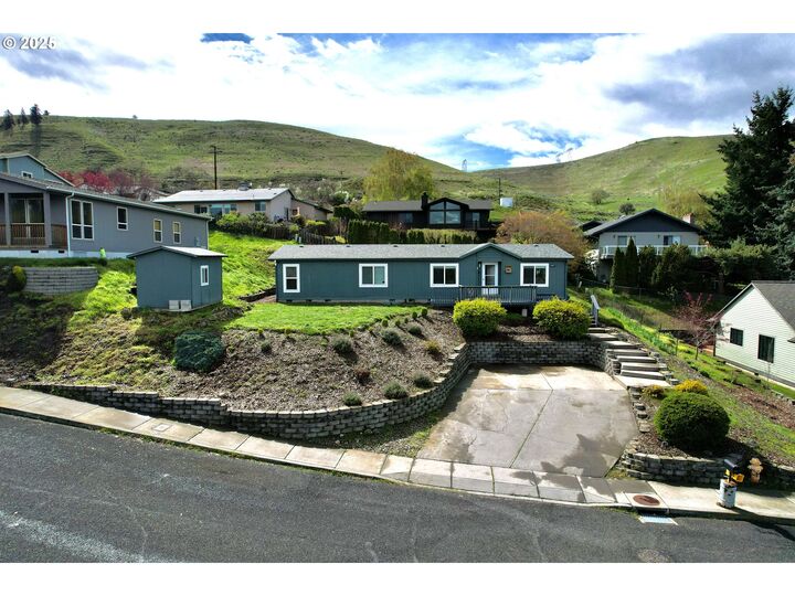 2420 E 17th St  The Dalles OR 97058 photo