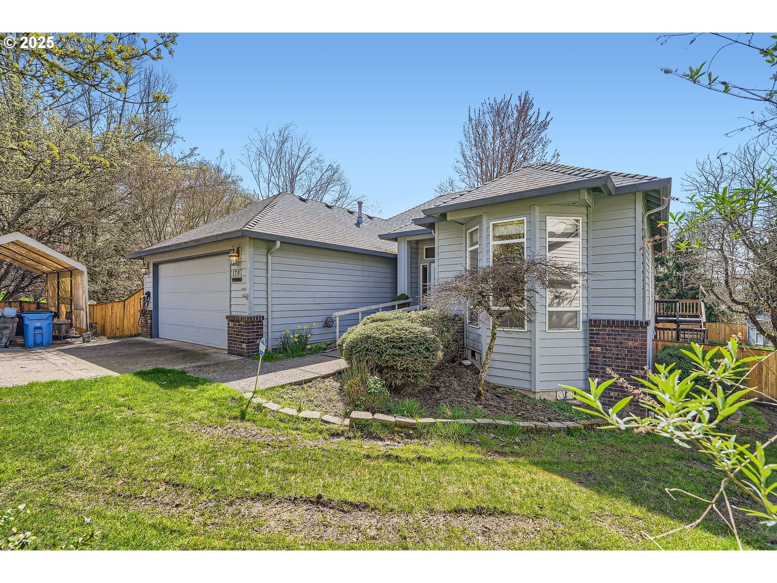 Property Photo: 1207 NE 2nd Cir WA 98604
