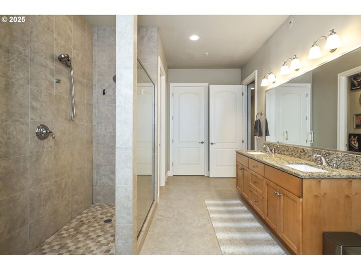 Property Photo: 707 N Hayden Island Dr 413 OR 97217