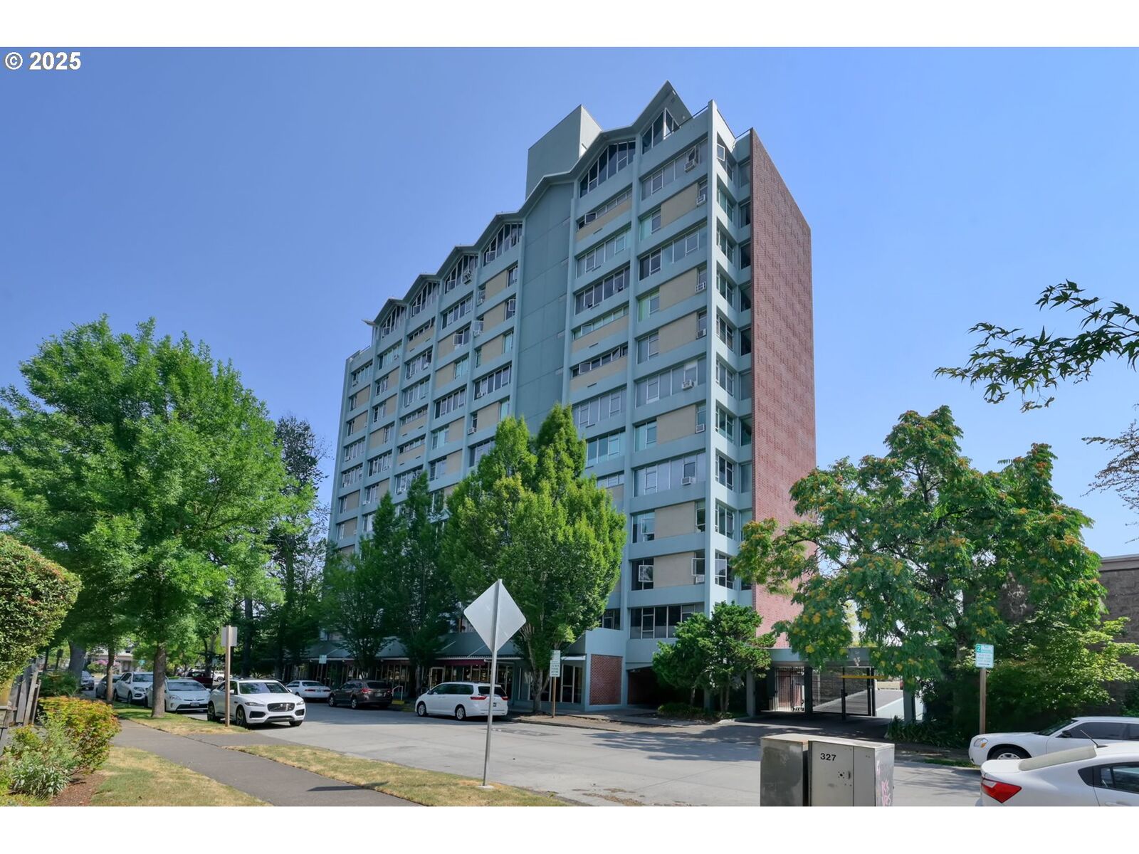 Property Photo: 1313 Lincoln St 706 OR 97401