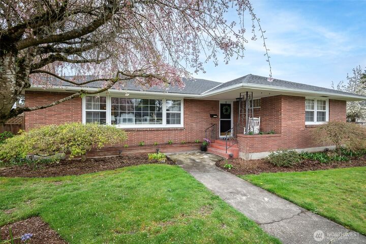 Property Photo:  716  6th Avenue NW  WA 98371 