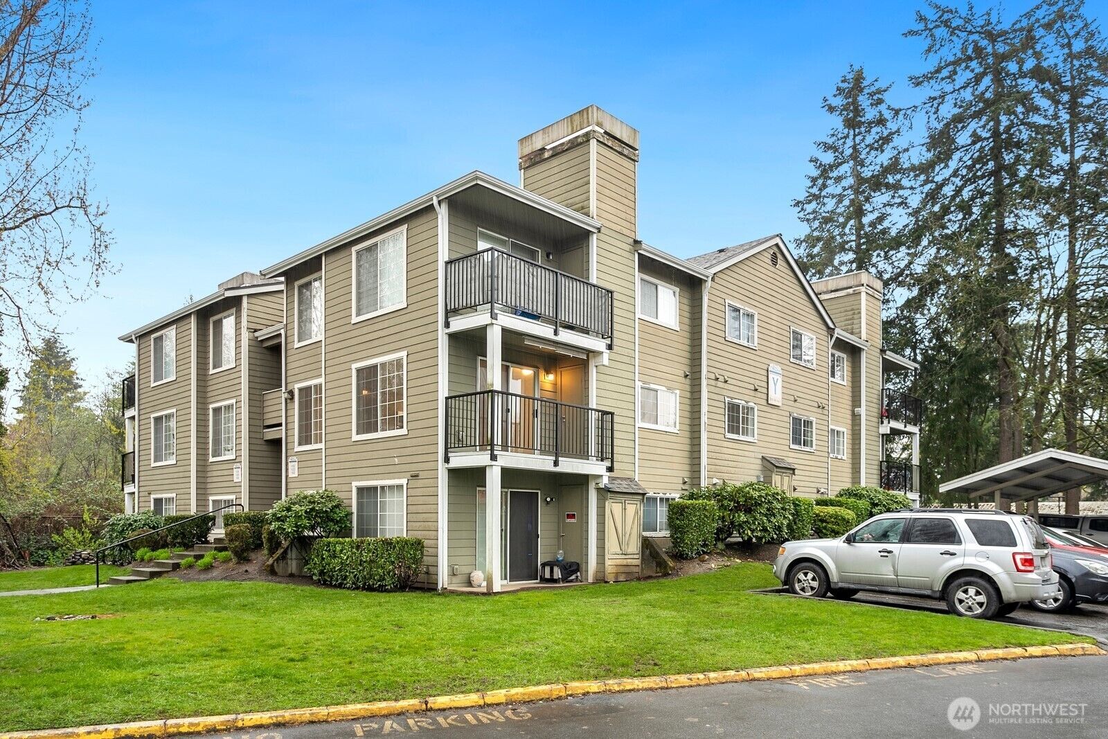 Property Photo:  28300  18th Avenue S Y202  WA 98003 