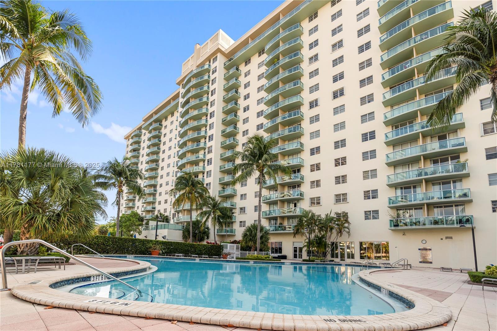 Property Photo: 19390 Collins Ave 611 FL 33160