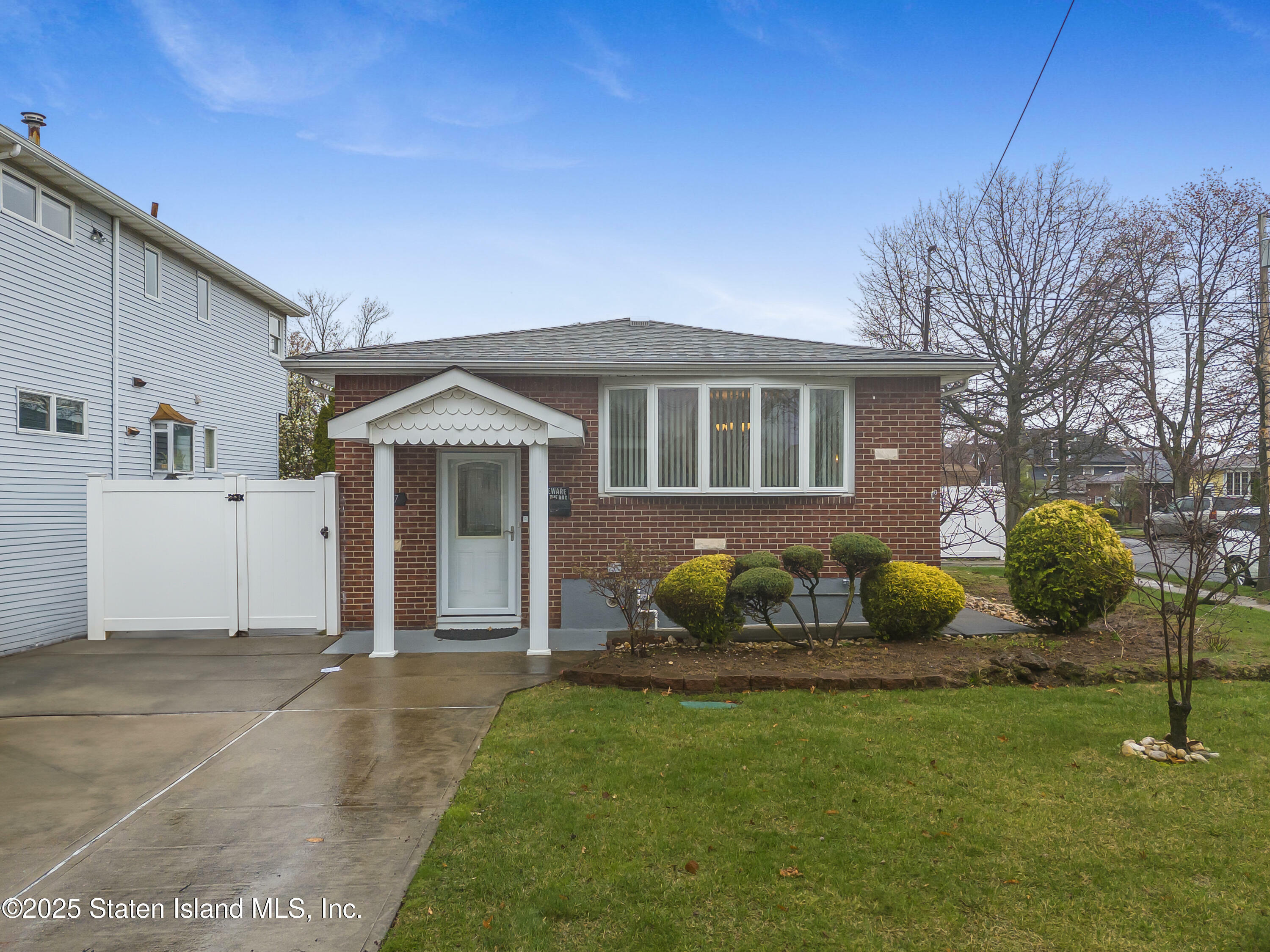 Property Photo: 227 Woods Of Arden Road NY 10312