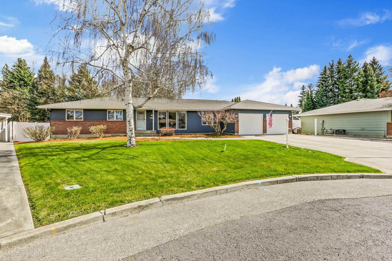 Property Photo: 10310 N Kamiah Ct WA 99208