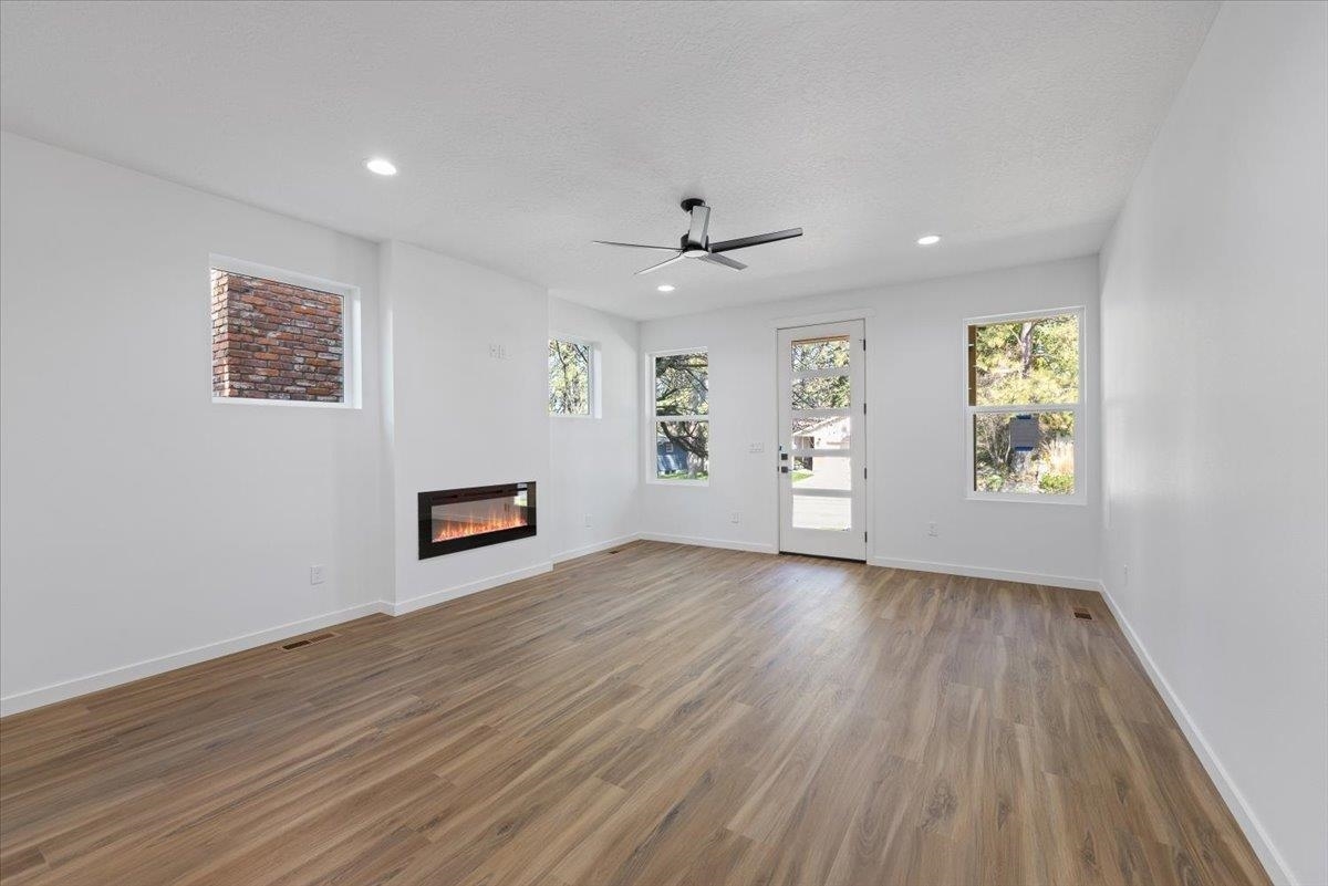 Property Photo: 1918 E 37th Ave WA 99203
