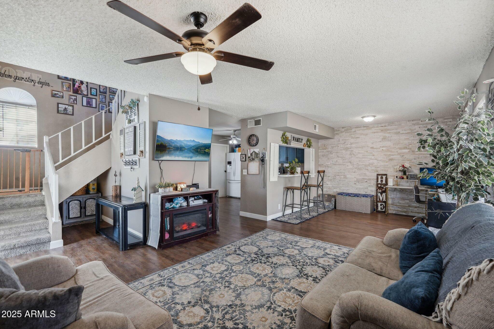 Property Photo: 3732 W Bluefield Avenue AZ 85308