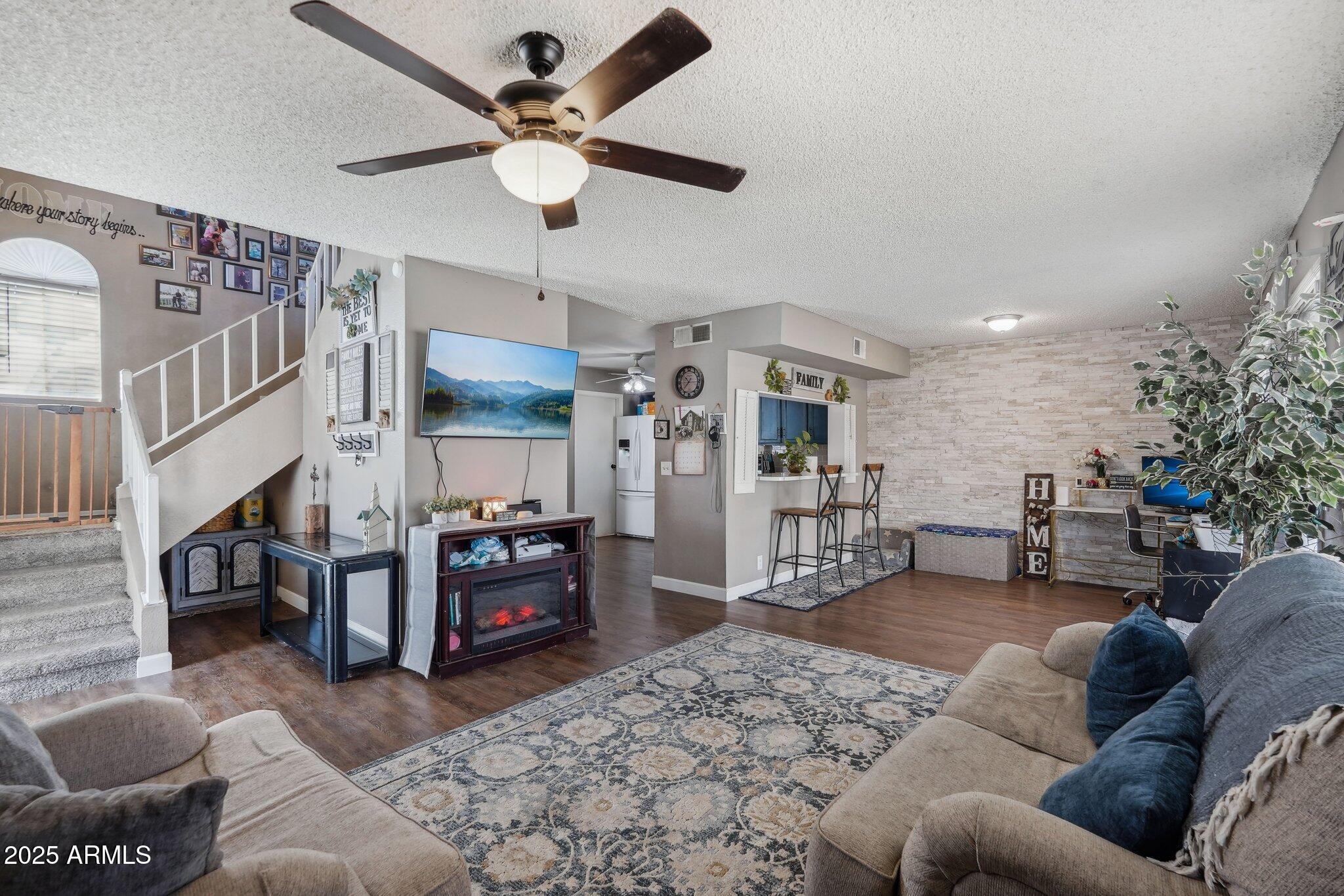 Property Photo: 3732 W Bluefield Avenue AZ 85308