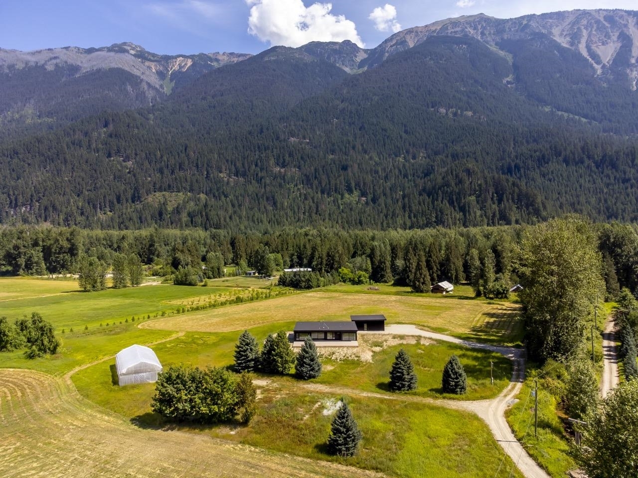 Property Photo: 3085 Lois Road BC V0N 2L2