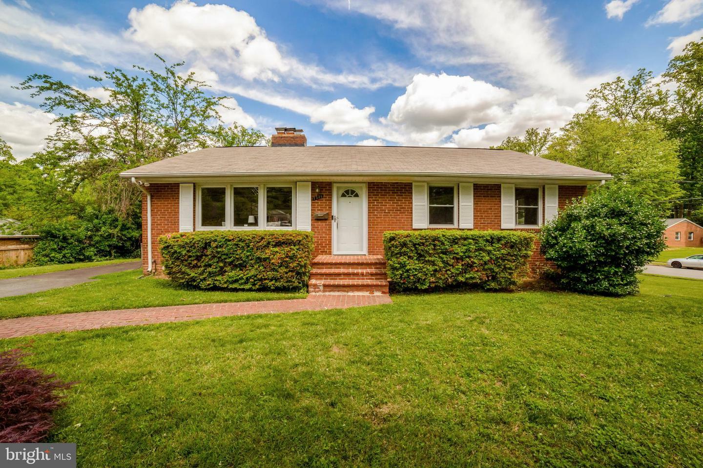 Property Photo: 7536 Axton Street VA 22151