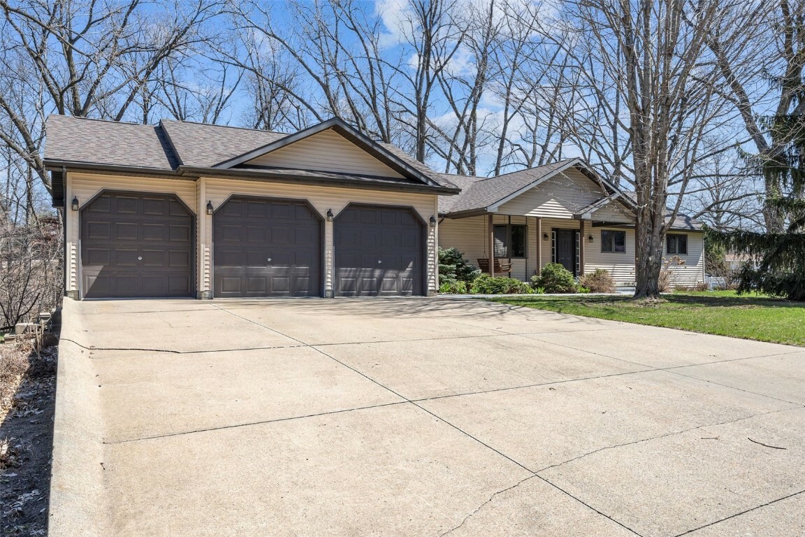 Property Photo: 1514 Park Ridge Dr NW IA 52338