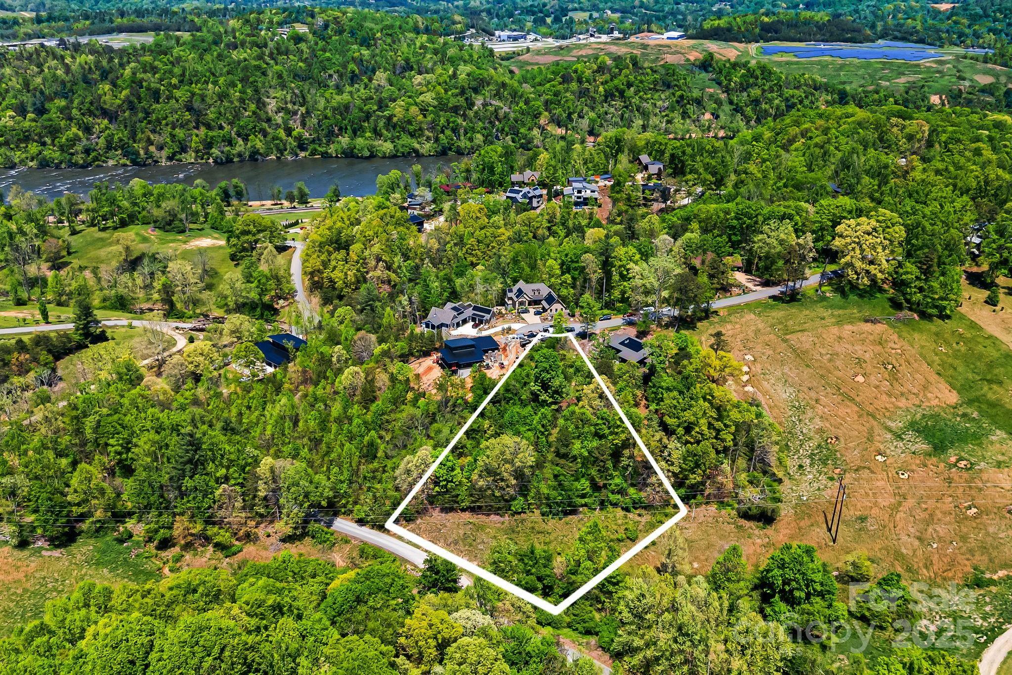 Property Photo: 68 Sweet Fern Parkway NC 28804