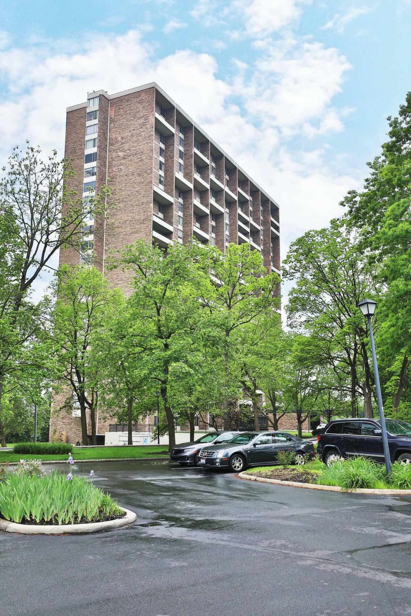 Property Photo: 1000 Urlin Avenue OH 43212