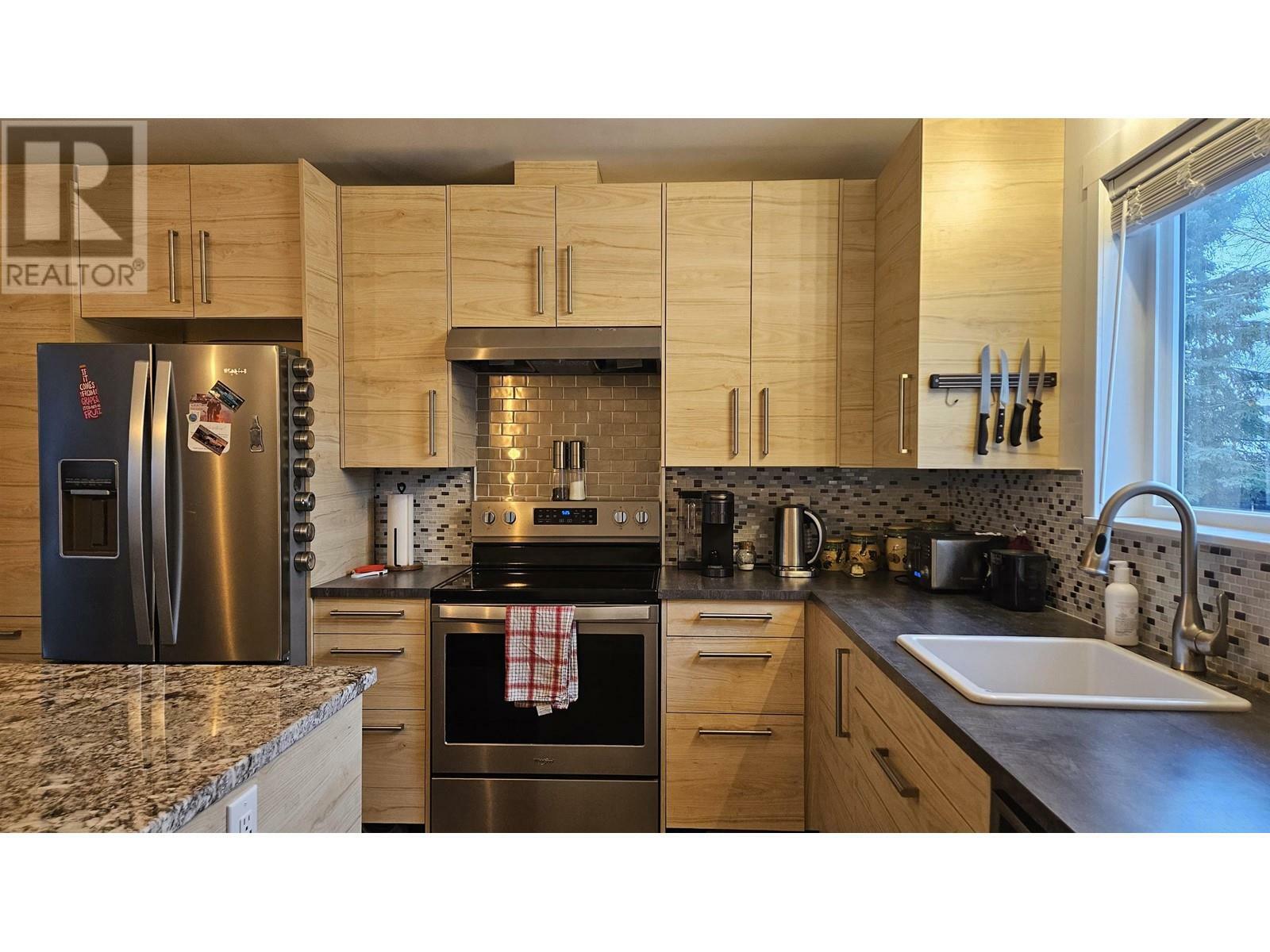 Property Photo: 321 Ewert Street BC V2M 2N5