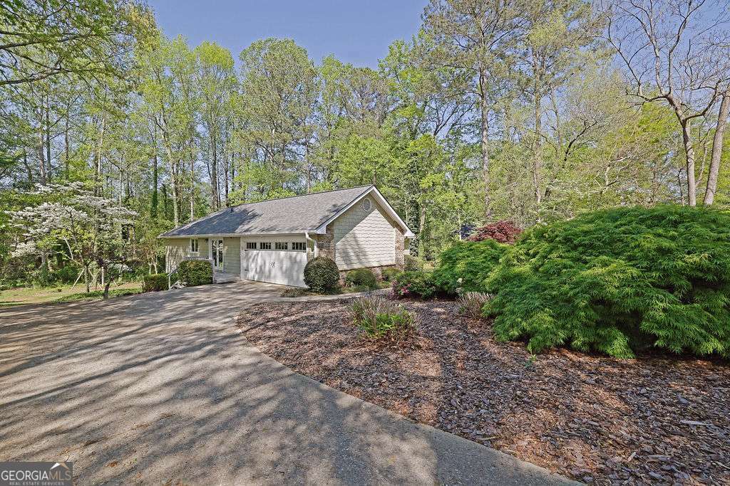 Property Photo: 115 Beechwood Trail GA 30075