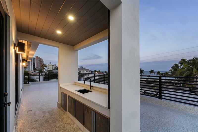 Property Photo: 3320 NE 17th St FL 33305