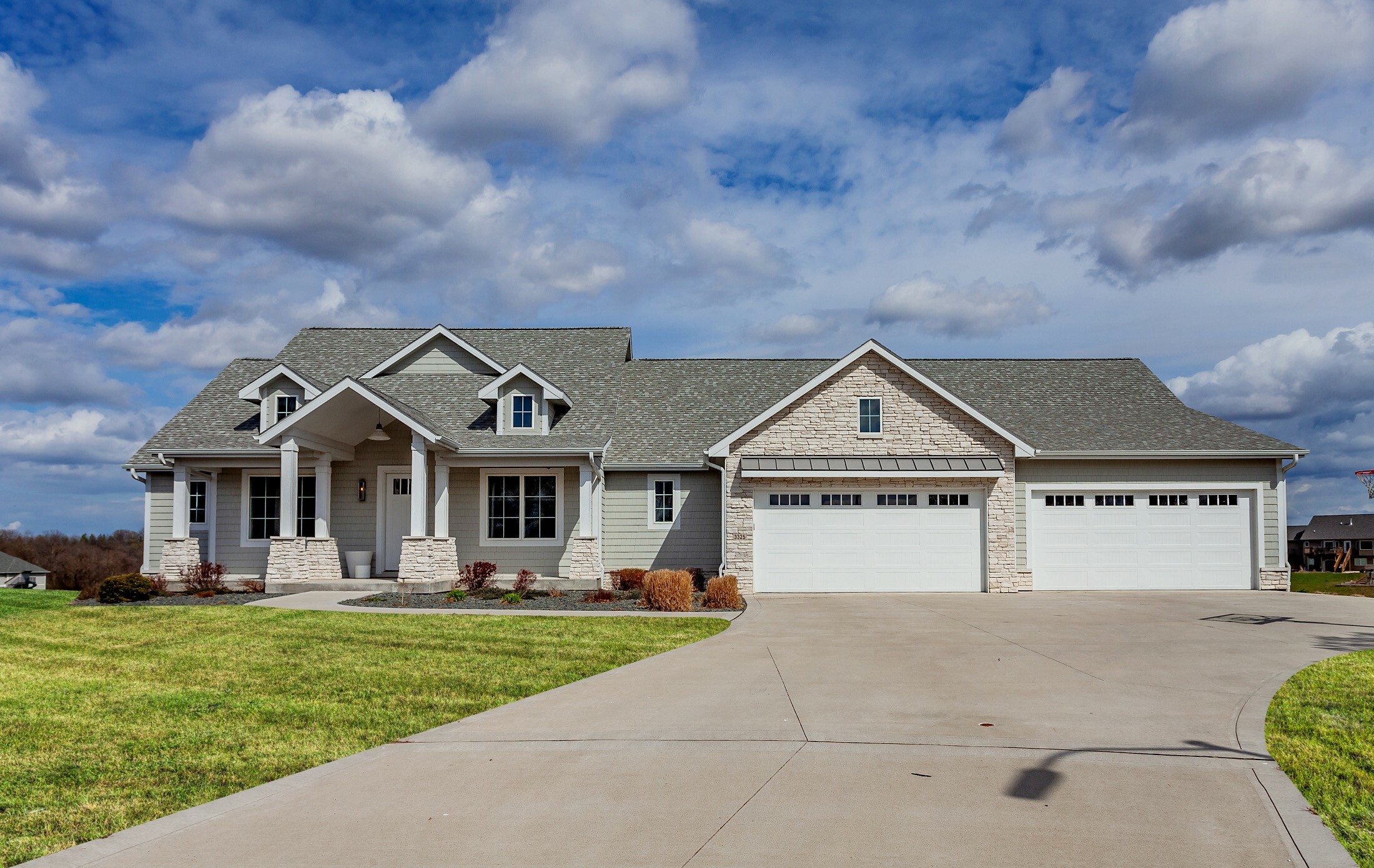 Property Photo: 3325 N Doe Run Drive IA 50061