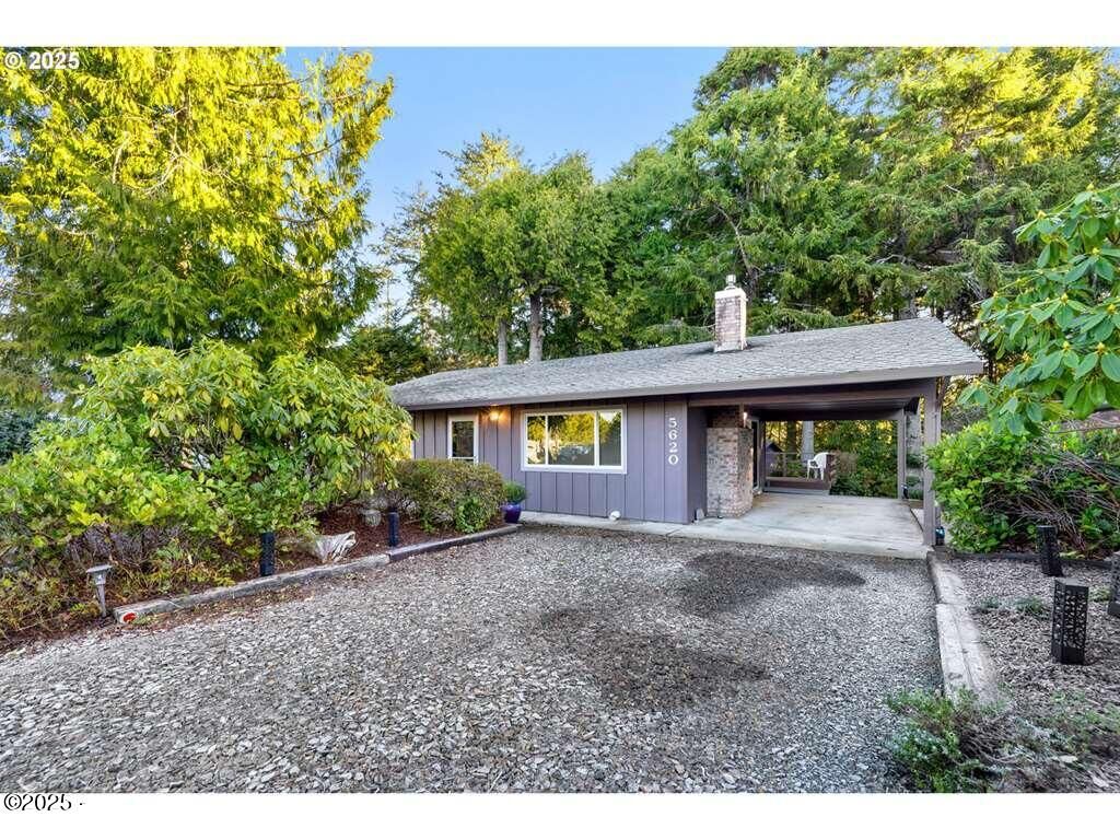 Property Photo:  5620 Palisades Drive  OR 97367 