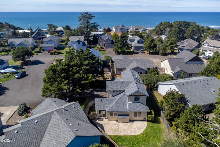 Property Photo:  35 Evergreen Court  OR 97341