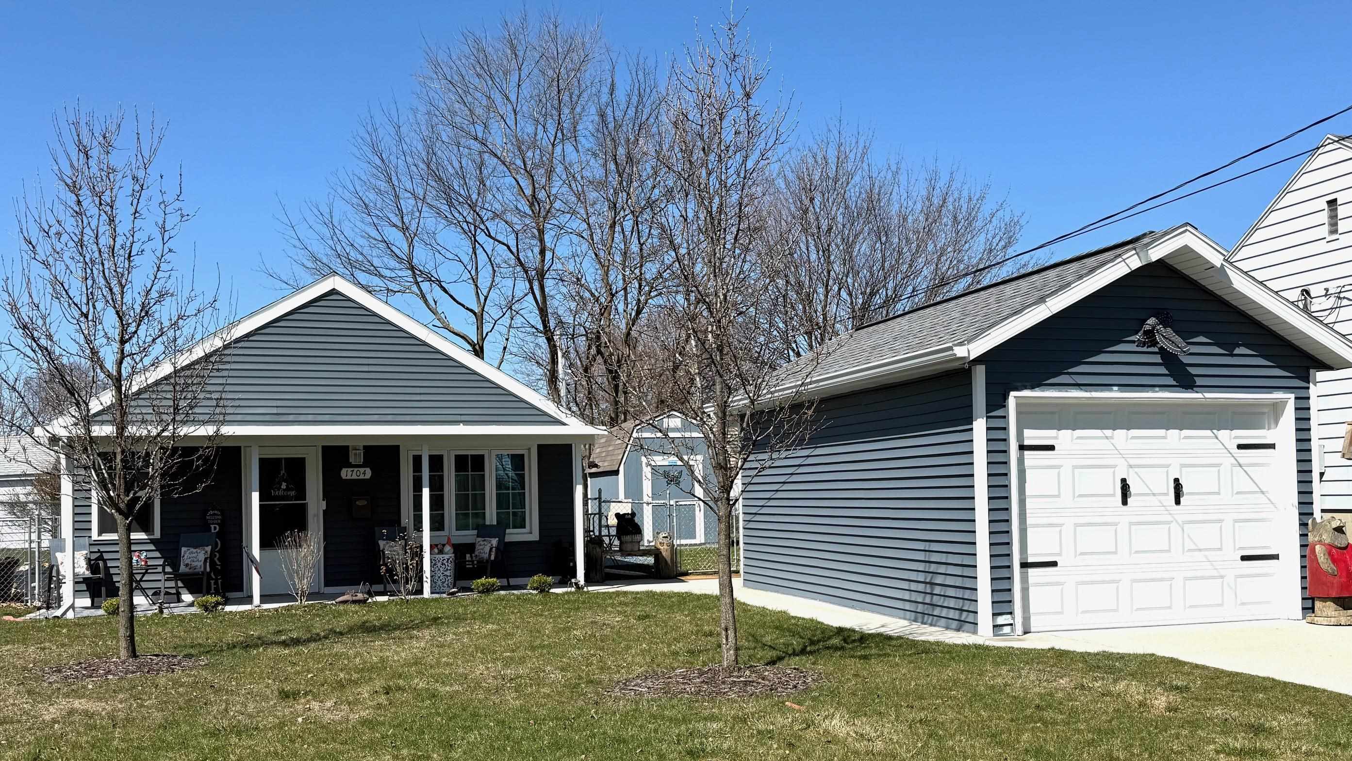 Property Photo: 1704 S Sherman Street MI 48708