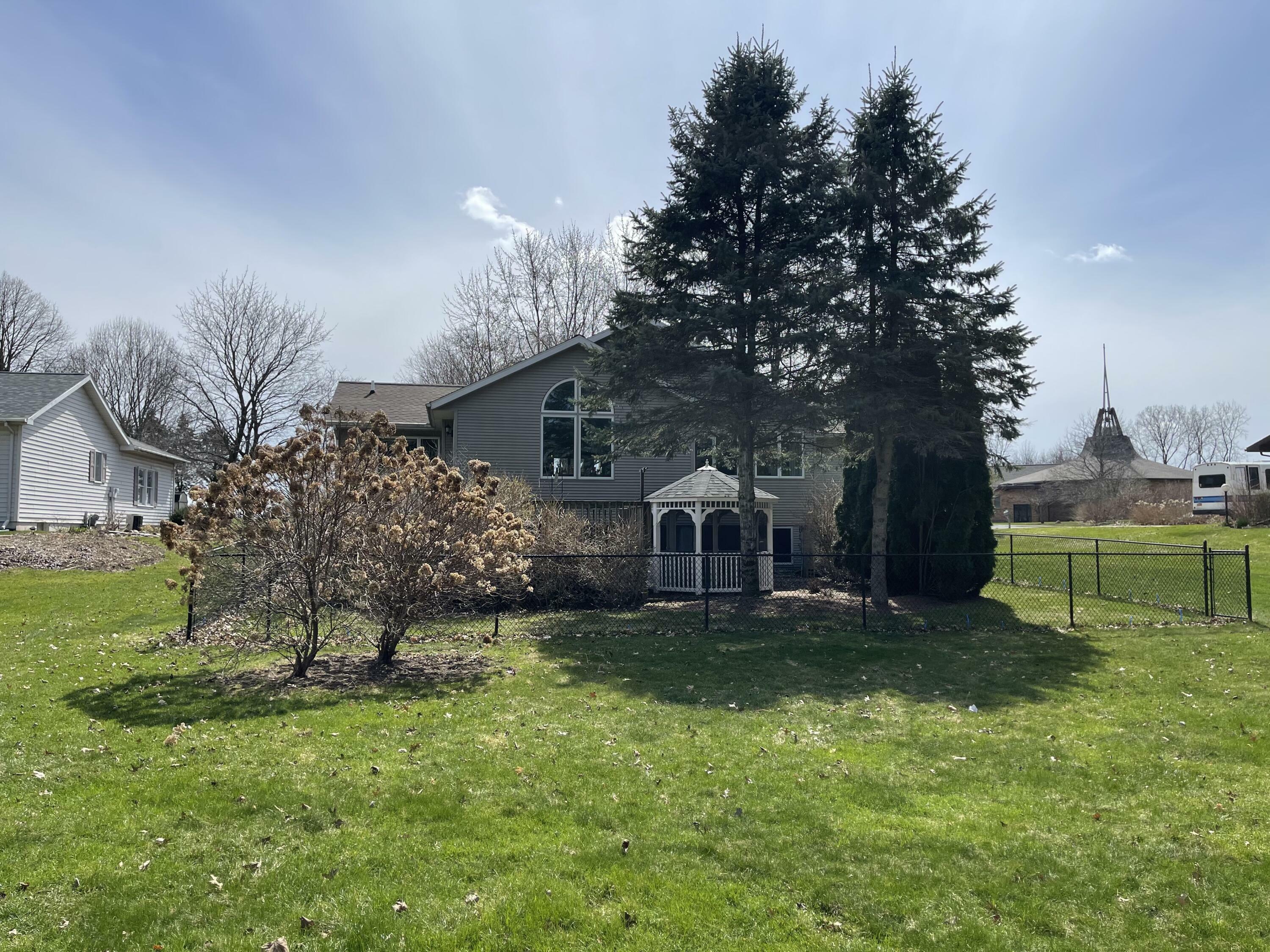 Property Photo: 625 Apache Drive Drive MI 49412