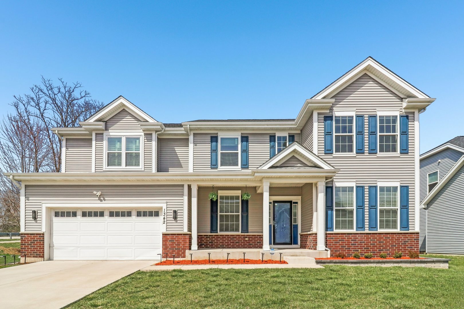 Property Photo: 1342 Highpoint Court IL 60103