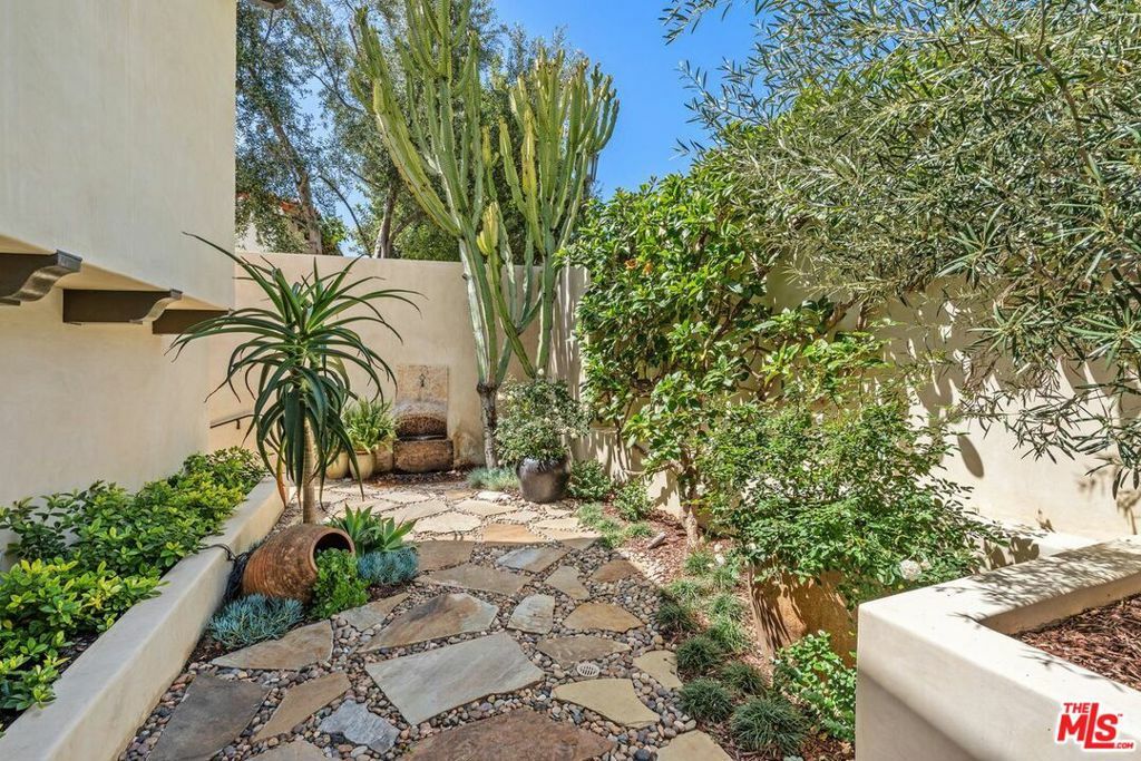Property Photo:  7020 La Presa Drive  CA 90068 