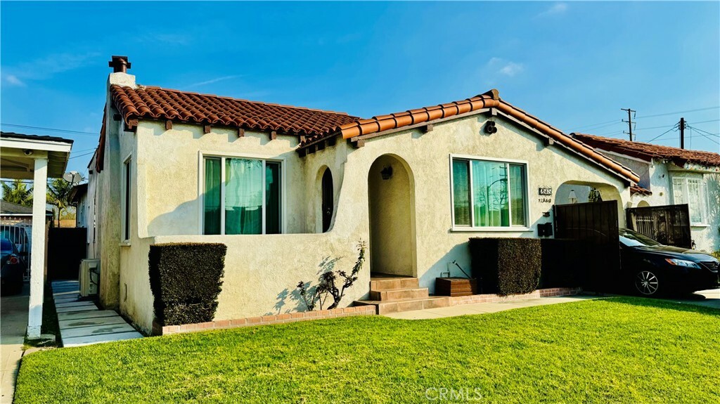 Property Photo: 2565 Kansas Avenue CA 90280