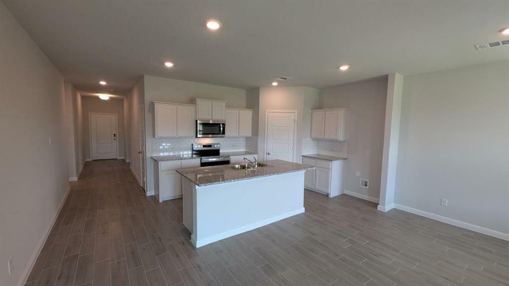 Property Photo: 1008 Traction Trail TX 76031