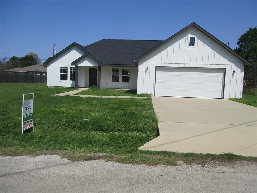 Property Photo:  107 Tanglewood Drive  TX 75143 