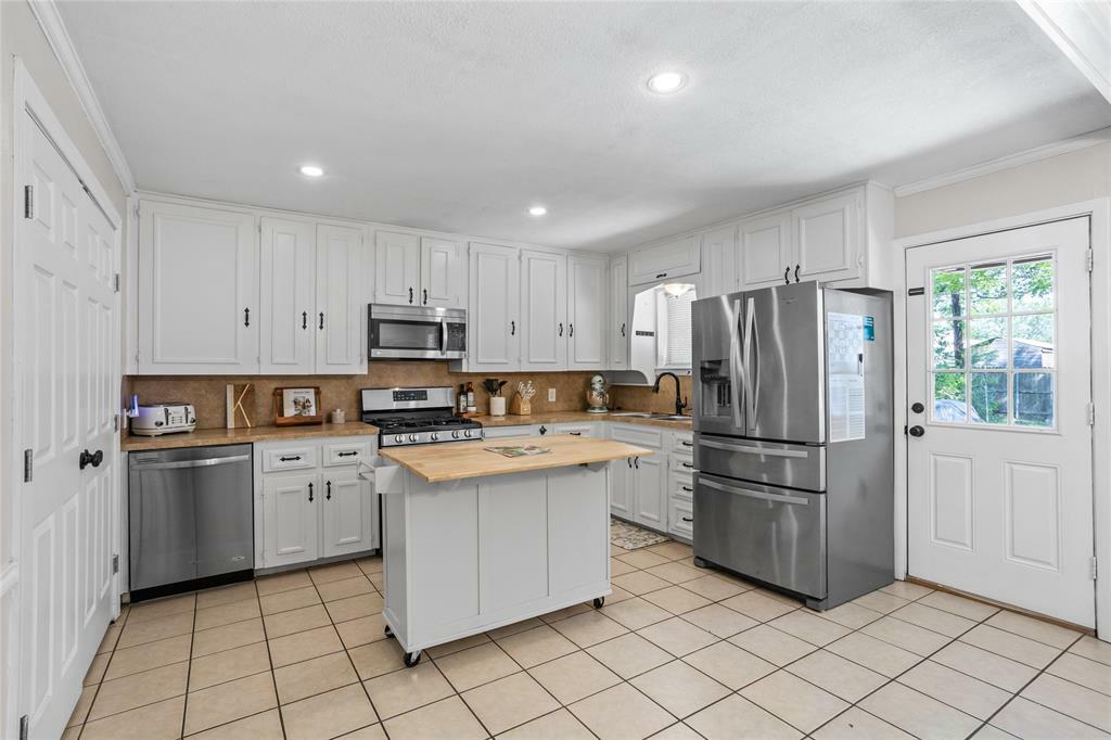 Property Photo: 2216 Piedmont Street TX 75061