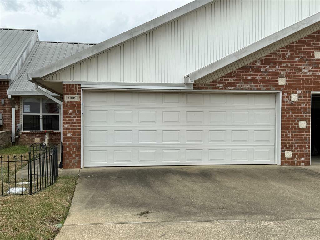 Property Photo: 1802 Limestone Place TX 75605