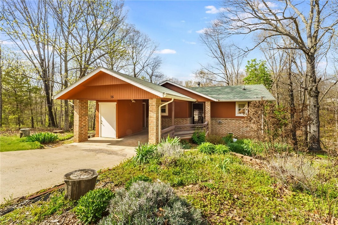 Property Photo: 16 Chichester Circle AR 72714