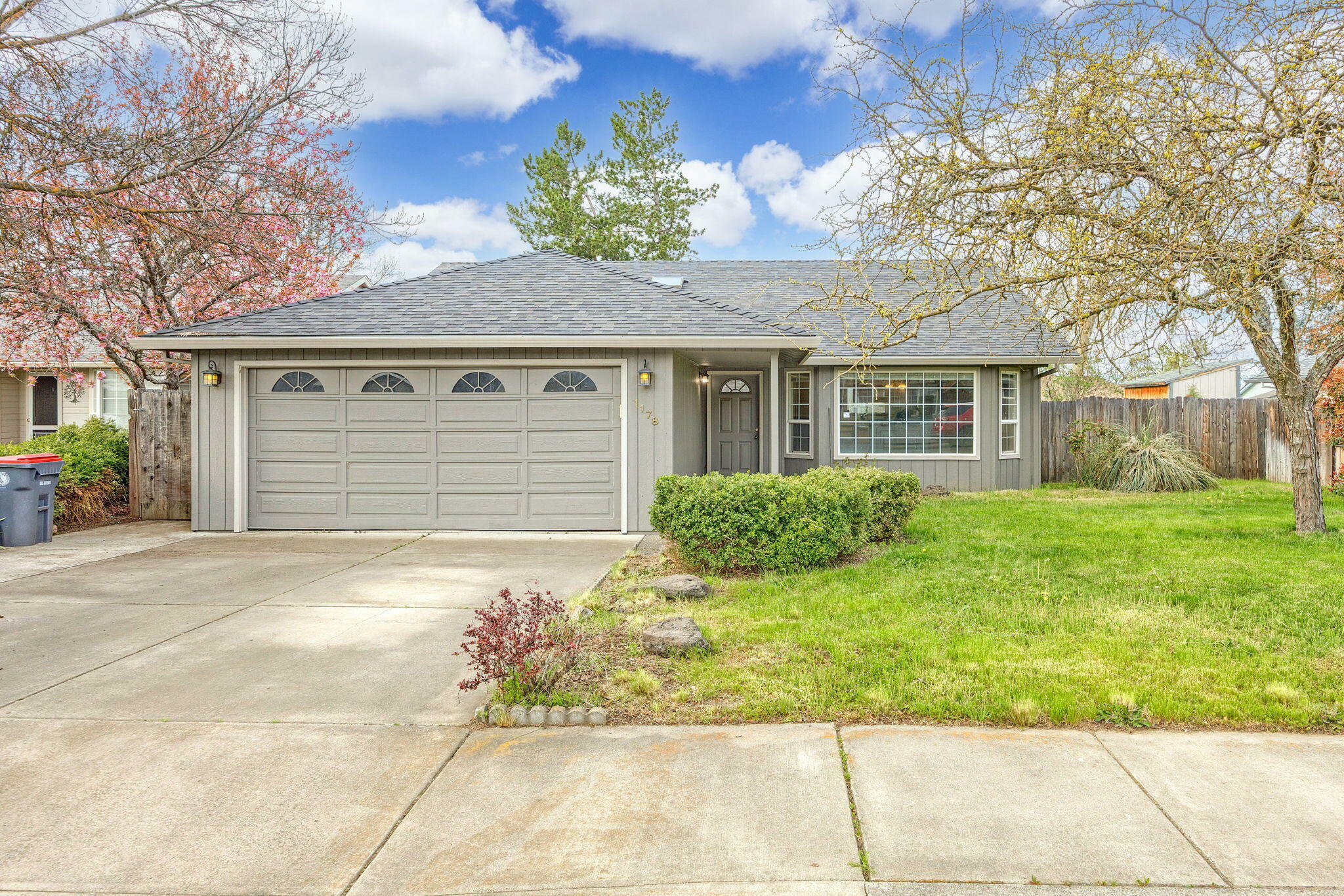 Property Photo: 1178 Ginger Way OR 97501