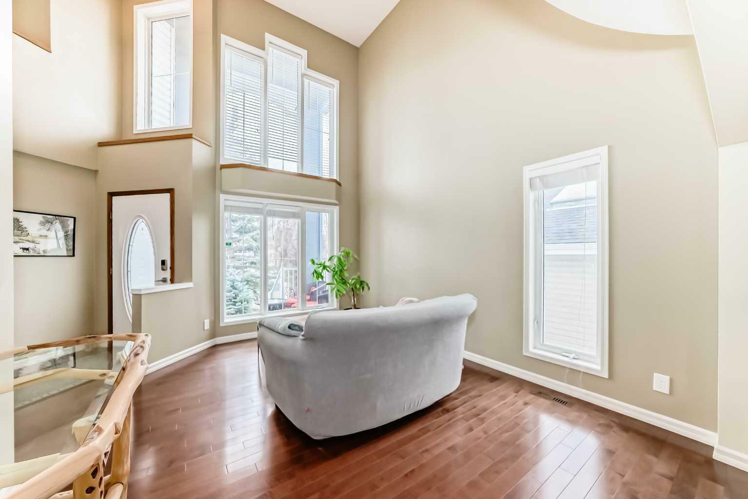 Photo de la propriété:  14 Valley Ponds Crescent NW  AB T3B 5T4 