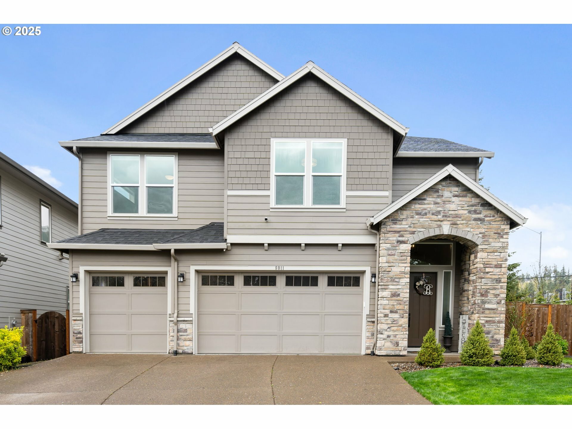 Property Photo: 8011 SW Greenhouse Ln OR 97225