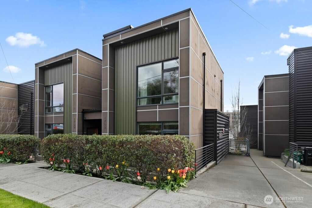 Property Photo:  1762  Valentine Place S  WA 98144 