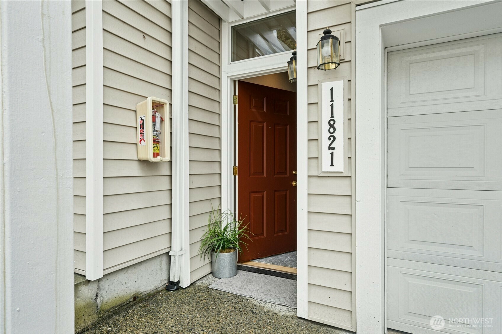 Property Photo: 11821 NE 162nd Court 4-2 WA 98011