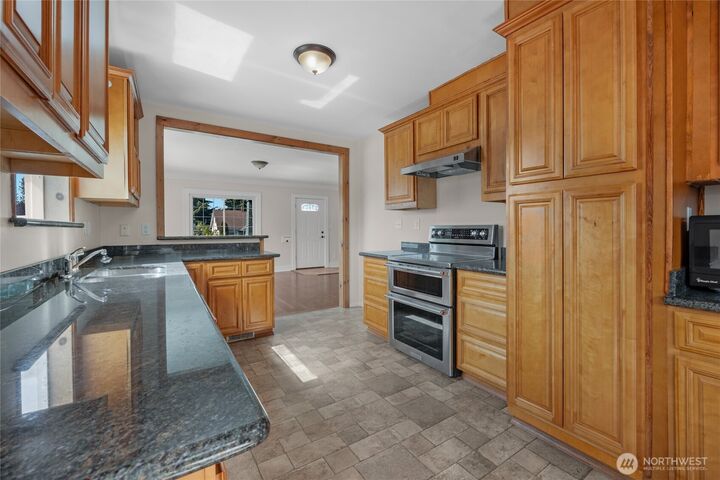 Property Photo:  1531  Virginia Avenue 1  WA 98201 