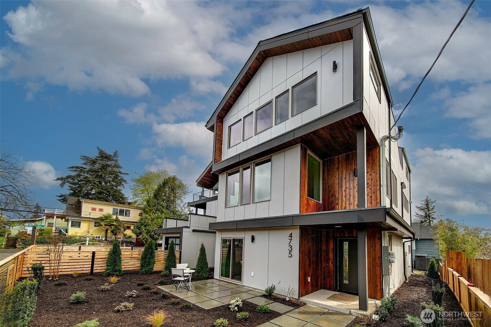 4735 S Bennett Street  Seattle WA 98118 photo